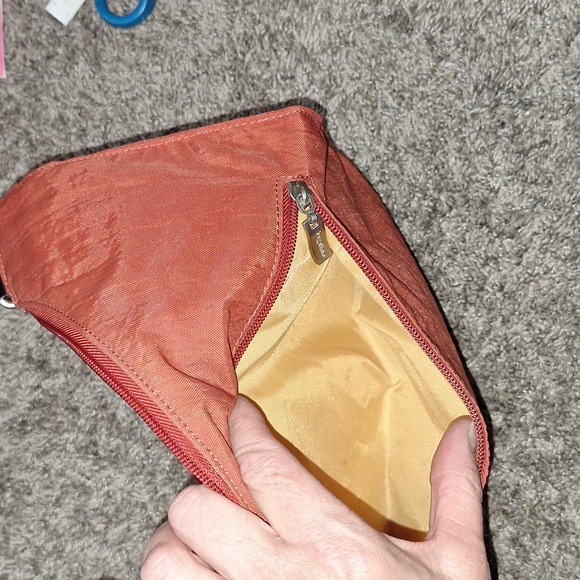 Baggallini medium crossbody zip canvas bag - brick red - Picture 5 of 12